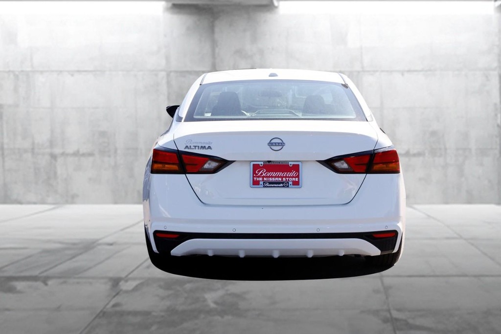 Nissan Altima Vehicle Image 06