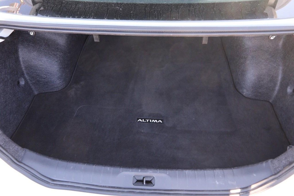 Nissan Altima Vehicle Image 07
