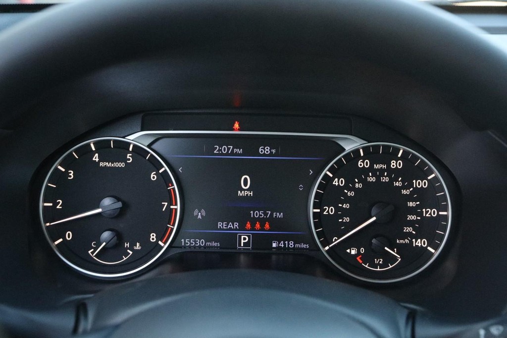 Nissan Altima Vehicle Image 13