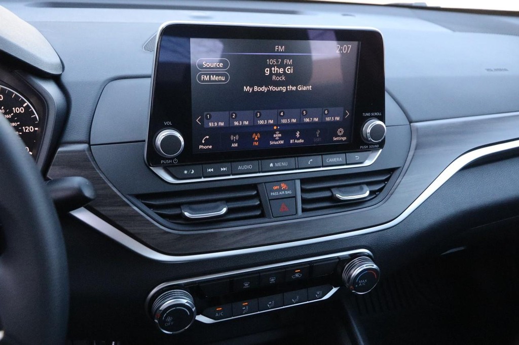 Nissan Altima Vehicle Image 14