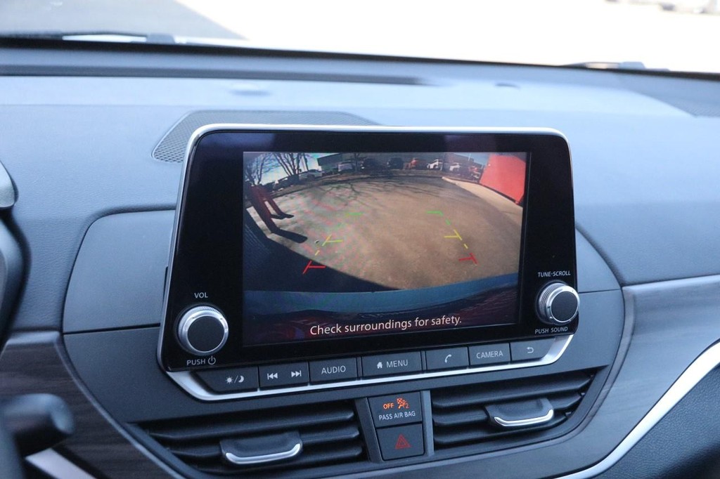 Nissan Altima Vehicle Image 15