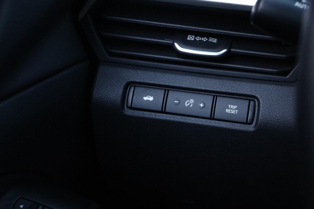 Nissan Altima Vehicle Image 17