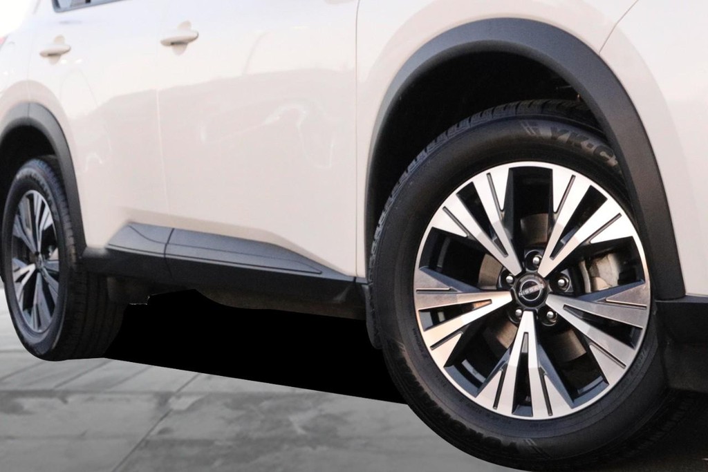 Nissan Rogue Vehicle Image 03