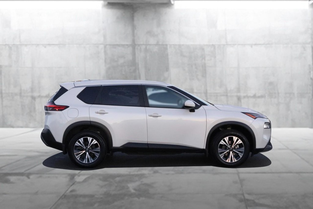 Nissan Rogue Vehicle Image 05