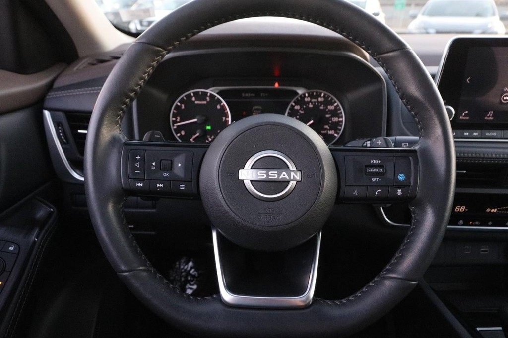 Nissan Rogue Vehicle Image 12