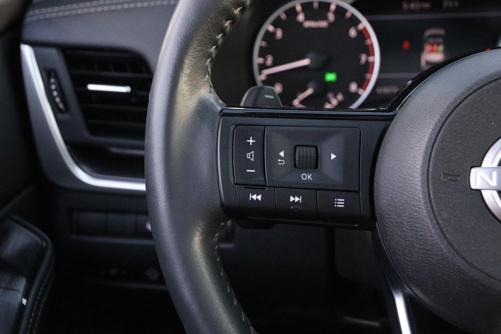 Nissan Rogue Vehicle Image 13