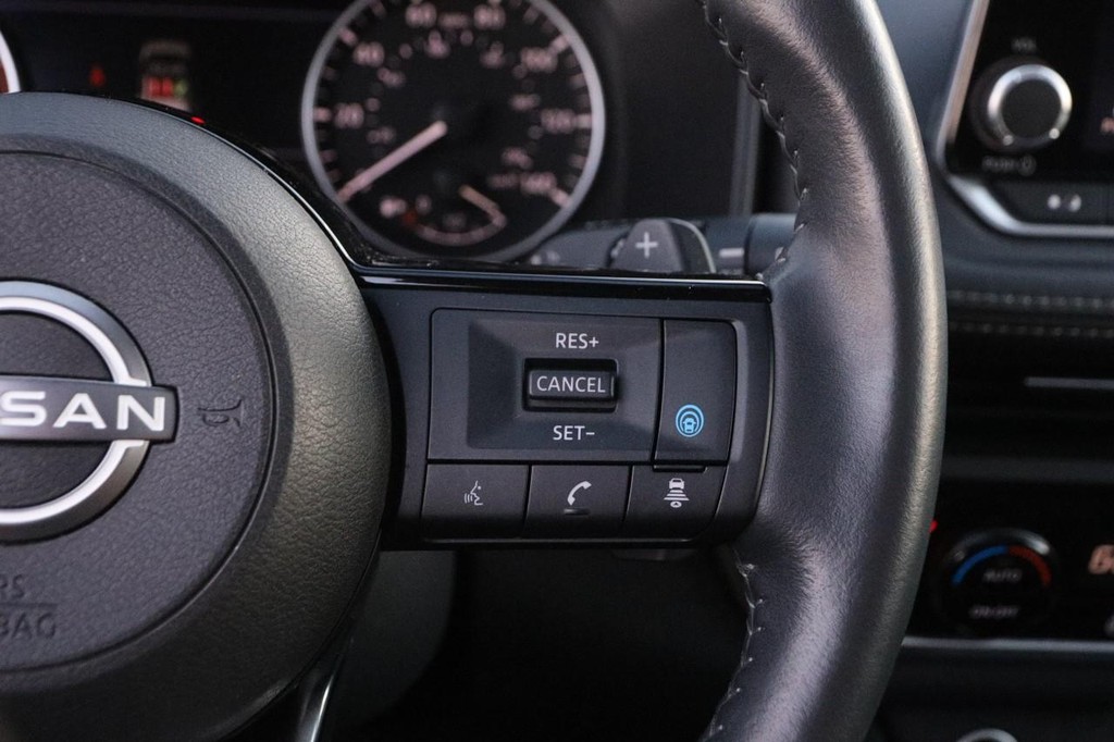 Nissan Rogue Vehicle Image 14