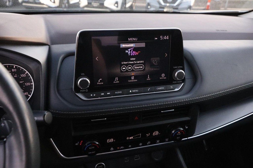 Nissan Rogue Vehicle Image 16