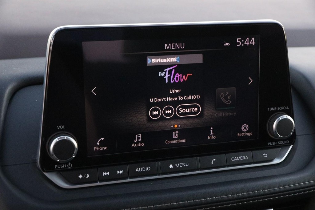 Nissan Rogue Vehicle Image 17