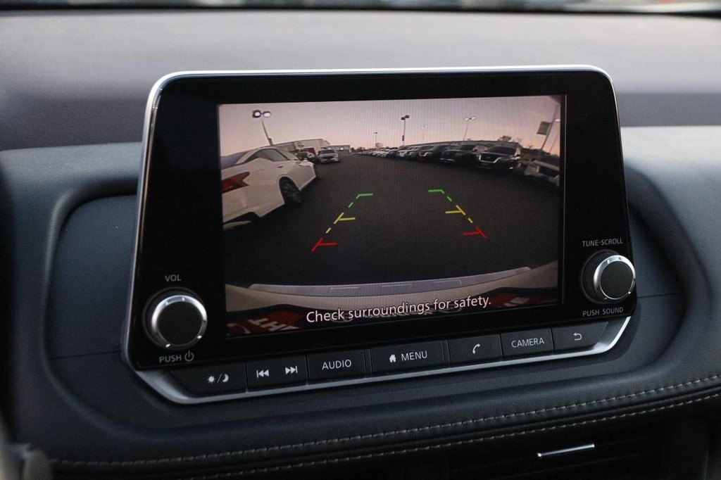 Nissan Rogue Vehicle Image 18