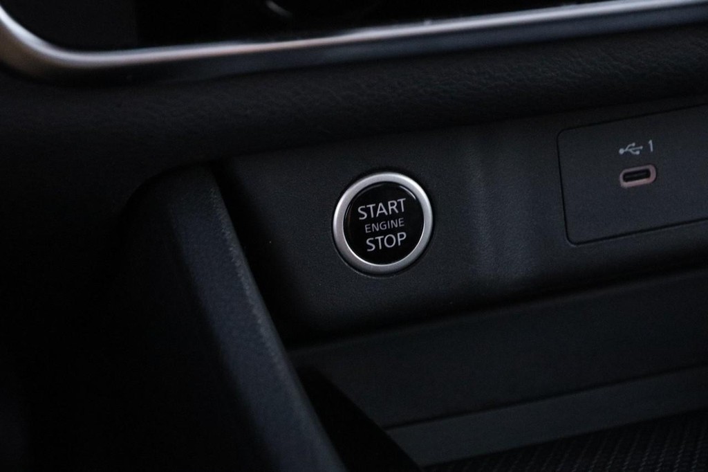 Nissan Rogue Vehicle Image 20