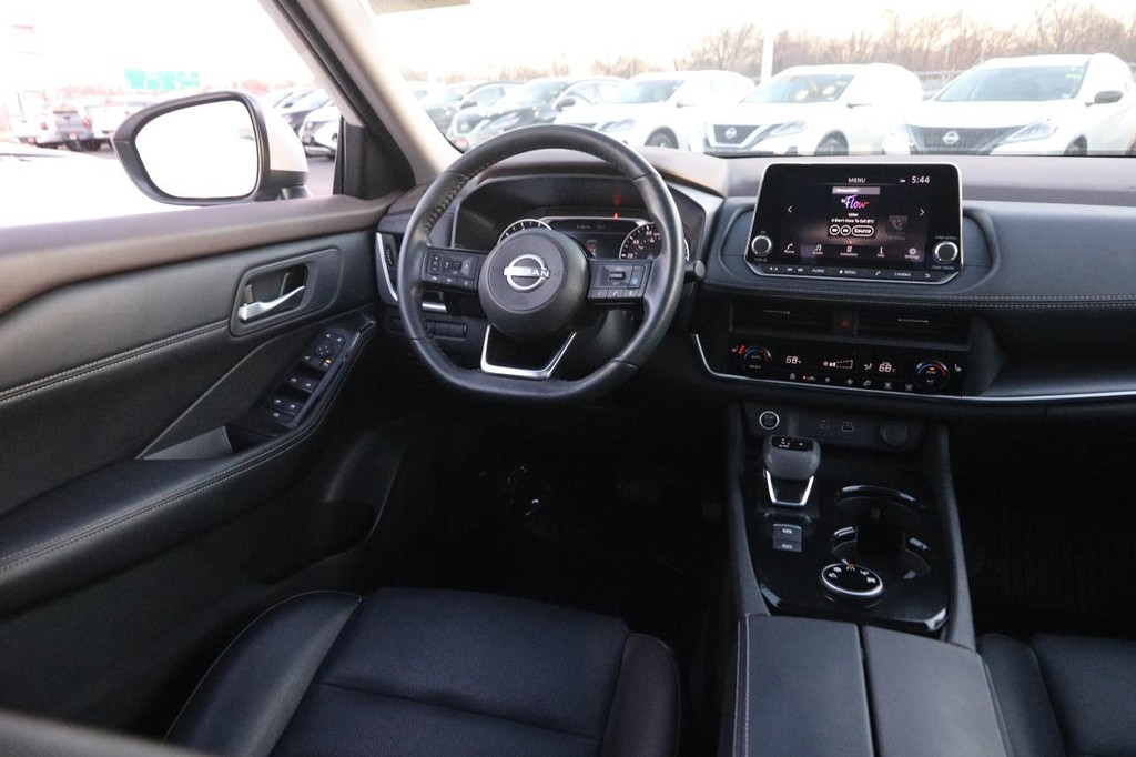 Nissan Rogue Vehicle Image 24