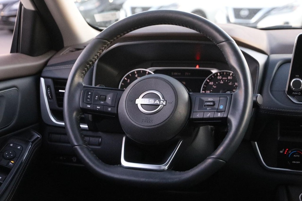 Nissan Rogue Vehicle Image 25