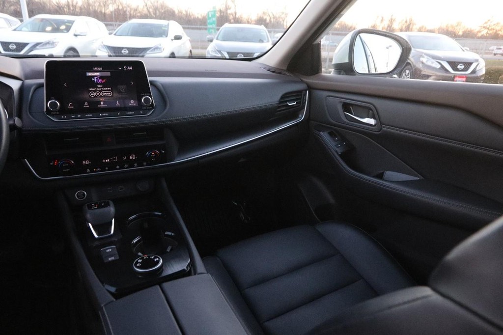 Nissan Rogue Vehicle Image 27