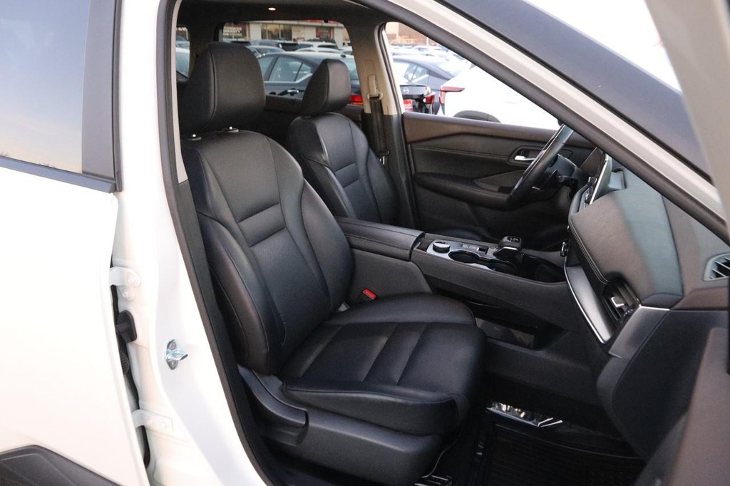 Nissan Rogue Vehicle Image 28