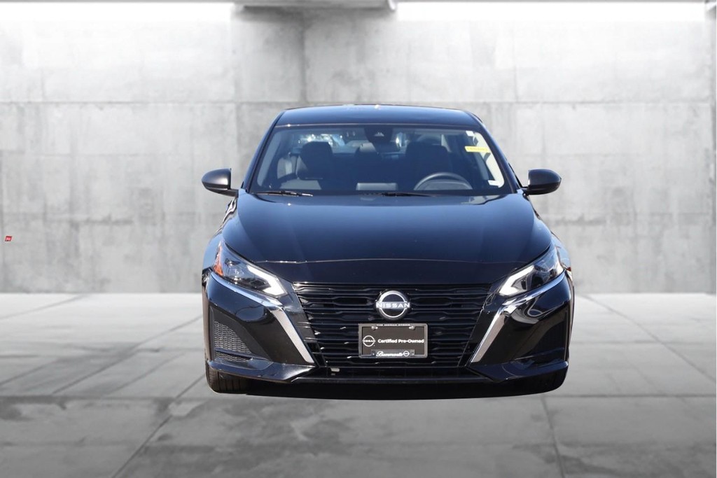 Nissan Altima Vehicle Image 04