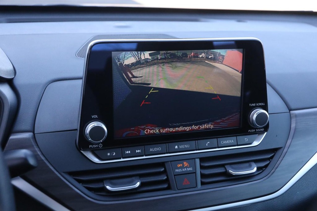 Nissan Altima Vehicle Image 17