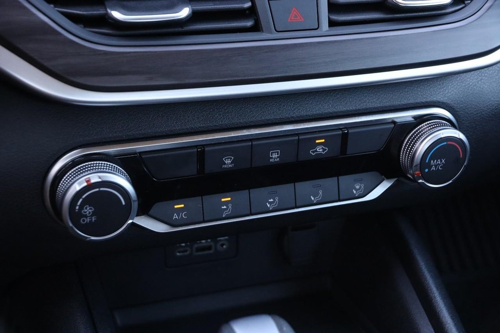 Nissan Altima Vehicle Image 18