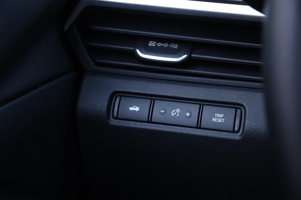 Nissan Altima Vehicle Image 19