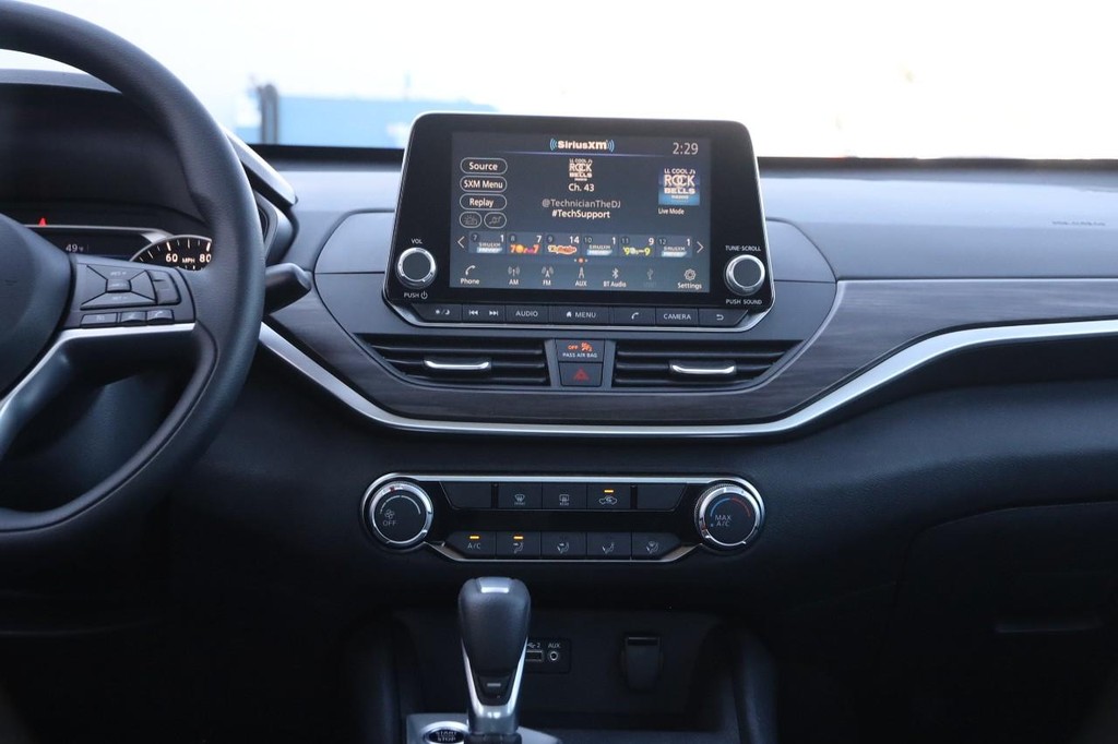 Nissan Altima Vehicle Image 23