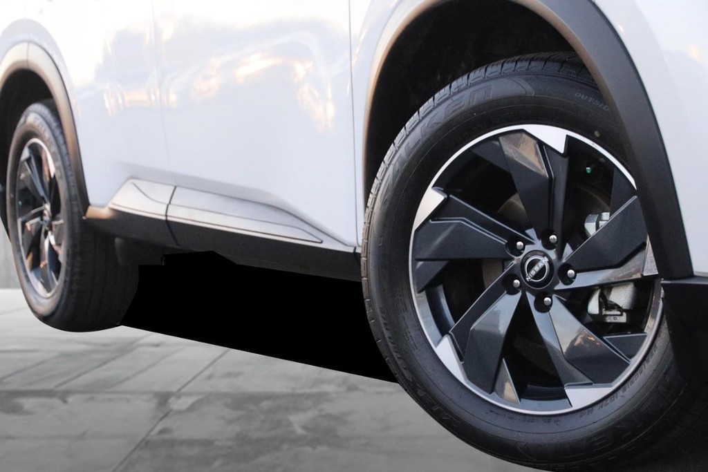 Nissan Rogue Vehicle Image 03