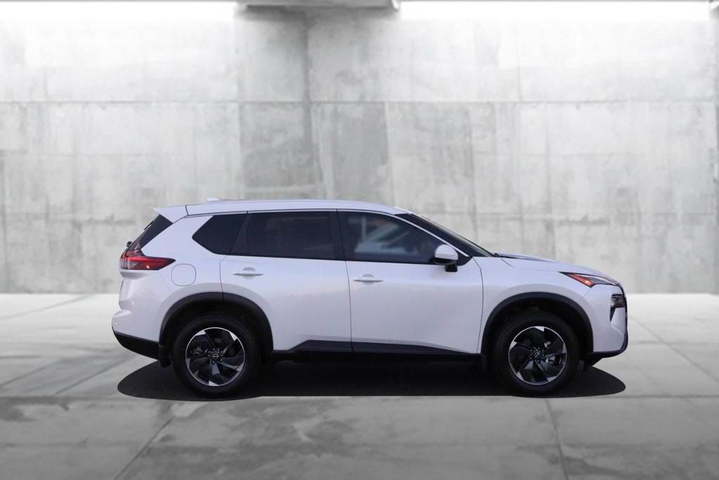 Nissan Rogue Vehicle Image 05