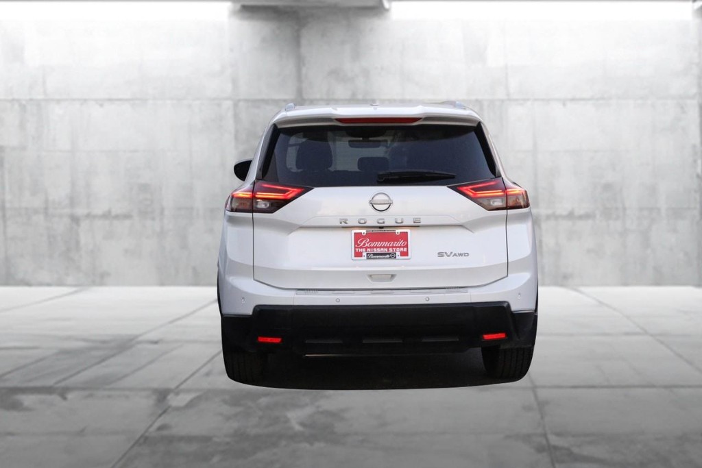 Nissan Rogue Vehicle Image 06