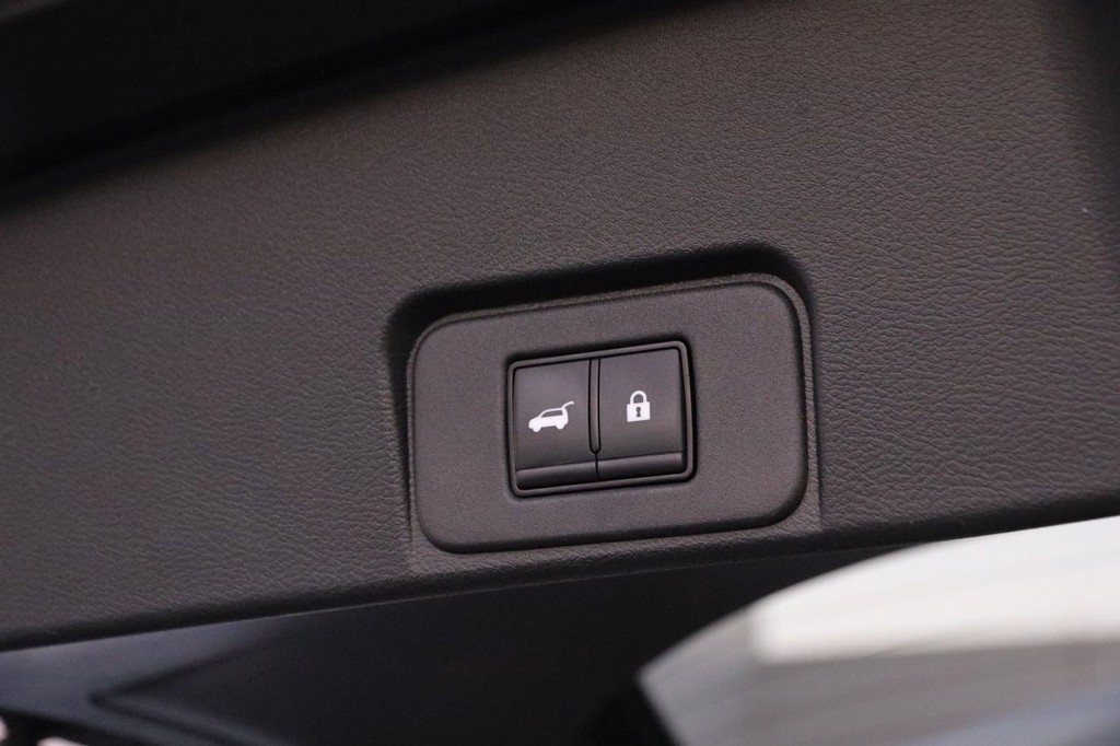 Nissan Rogue Vehicle Image 08