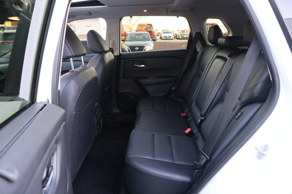 Nissan Rogue Vehicle Image 11