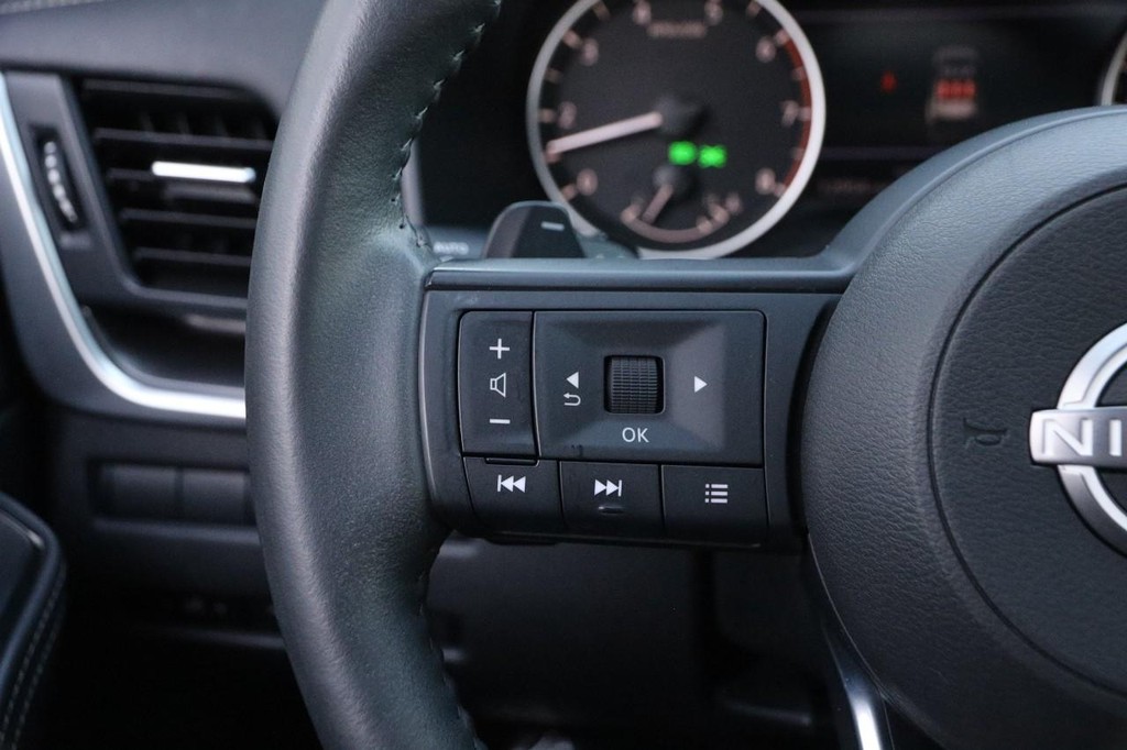 Nissan Rogue Vehicle Image 13