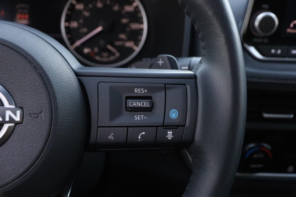 Nissan Rogue Vehicle Image 14