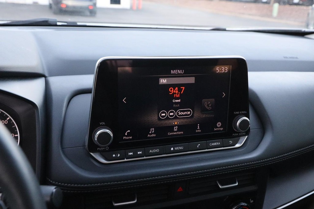 Nissan Rogue Vehicle Image 16