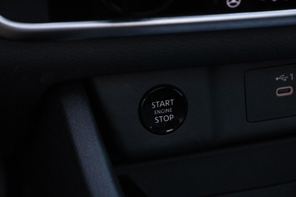 Nissan Rogue Vehicle Image 19