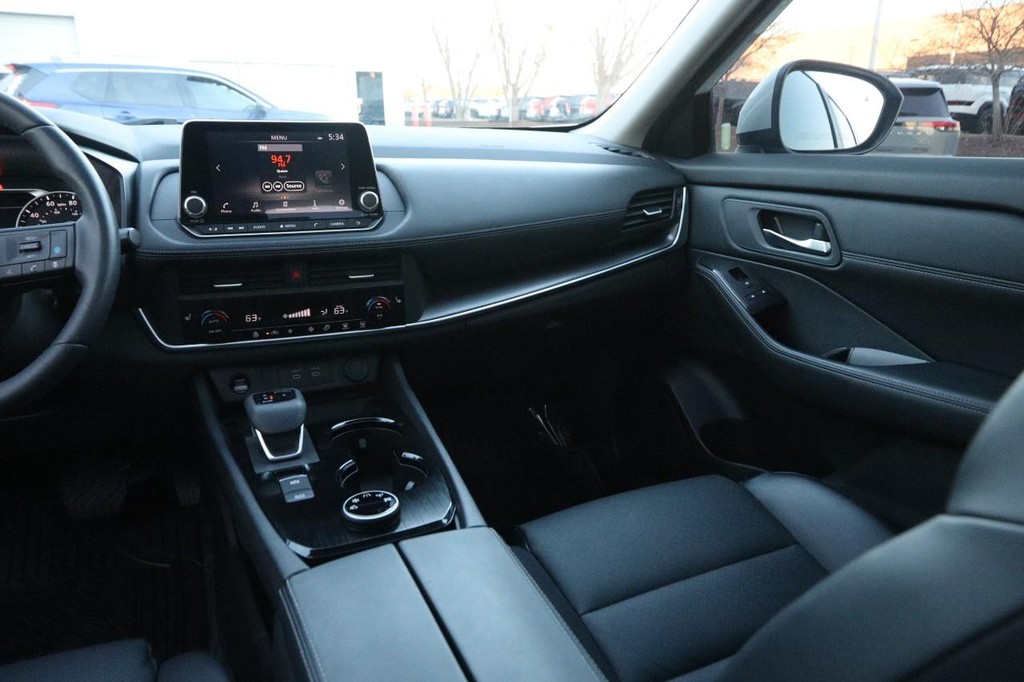 Nissan Rogue Vehicle Image 26