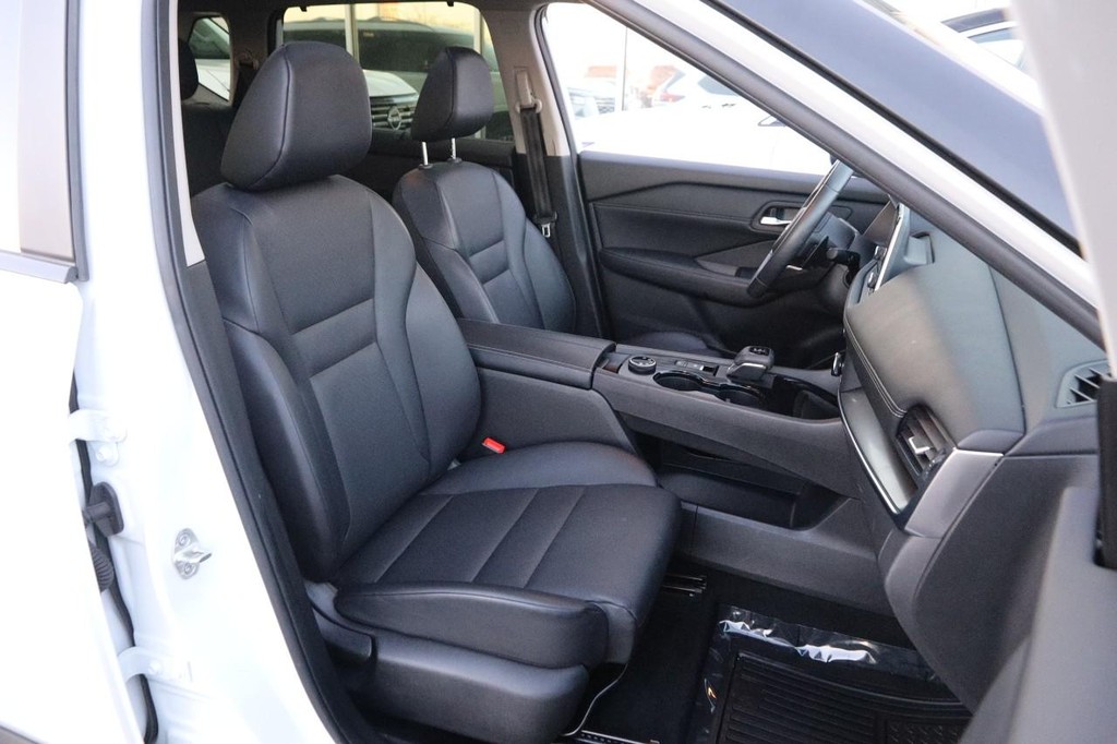 Nissan Rogue Vehicle Image 27