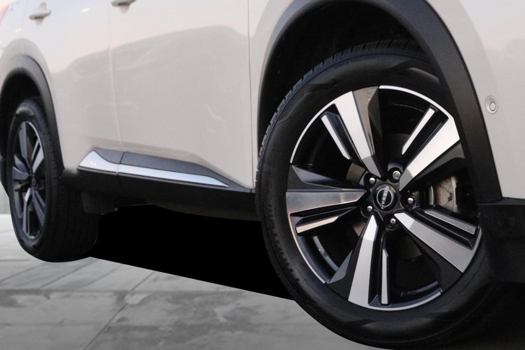 Nissan Rogue Vehicle Image 03