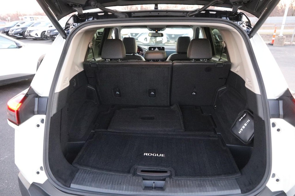 Nissan Rogue Vehicle Image 07