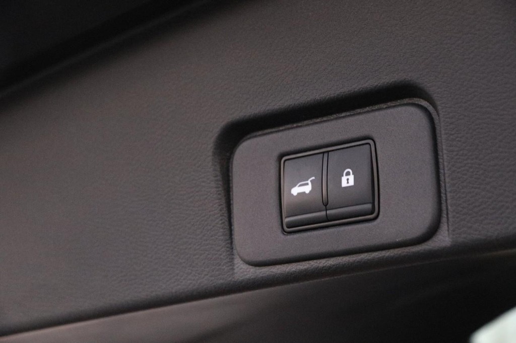 Nissan Rogue Vehicle Image 08