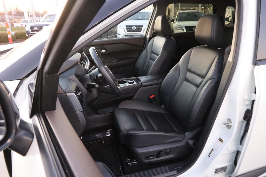 Nissan Rogue Vehicle Image 10