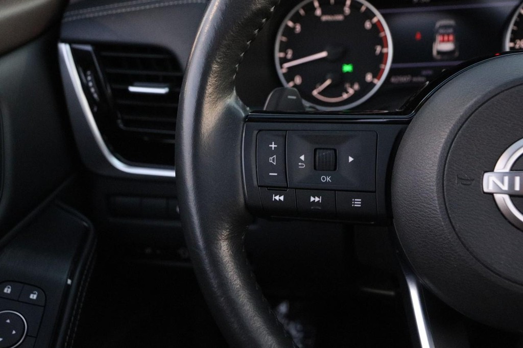 Nissan Rogue Vehicle Image 13