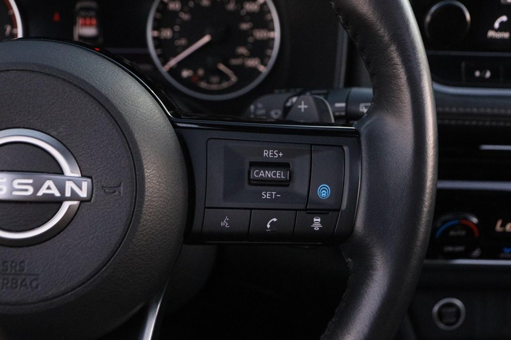 Nissan Rogue Vehicle Image 14