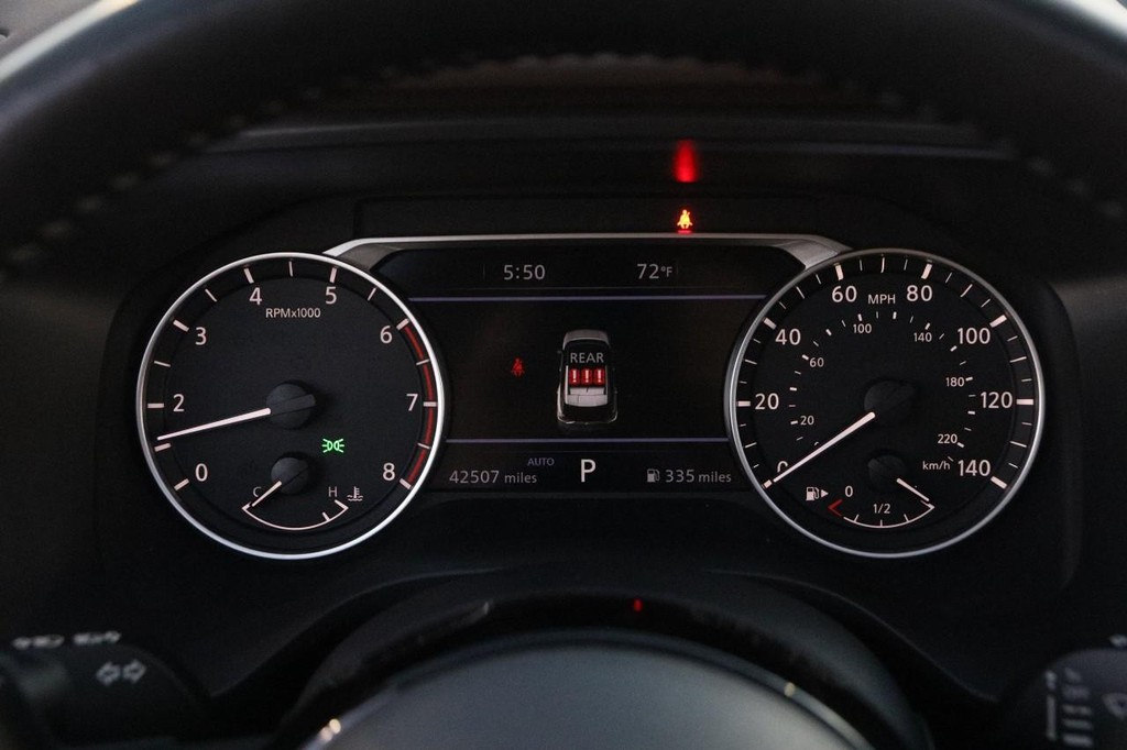 Nissan Rogue Vehicle Image 15