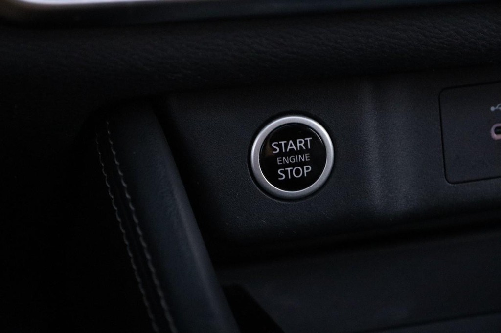 Nissan Rogue Vehicle Image 16