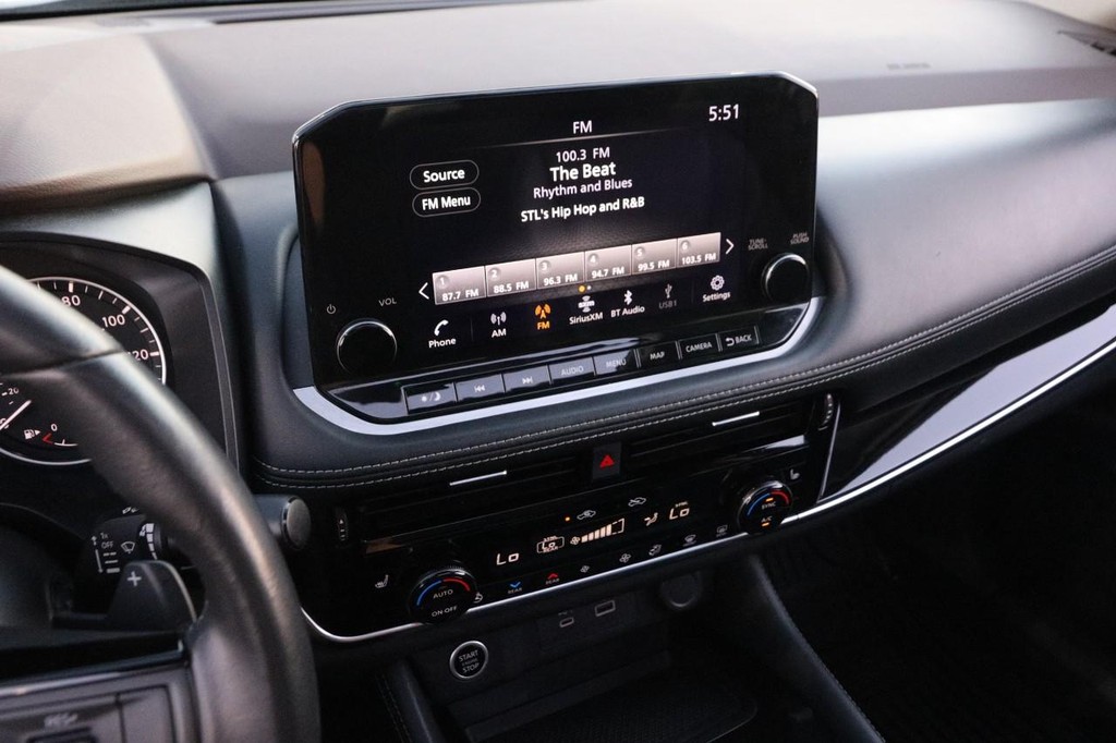 Nissan Rogue Vehicle Image 17