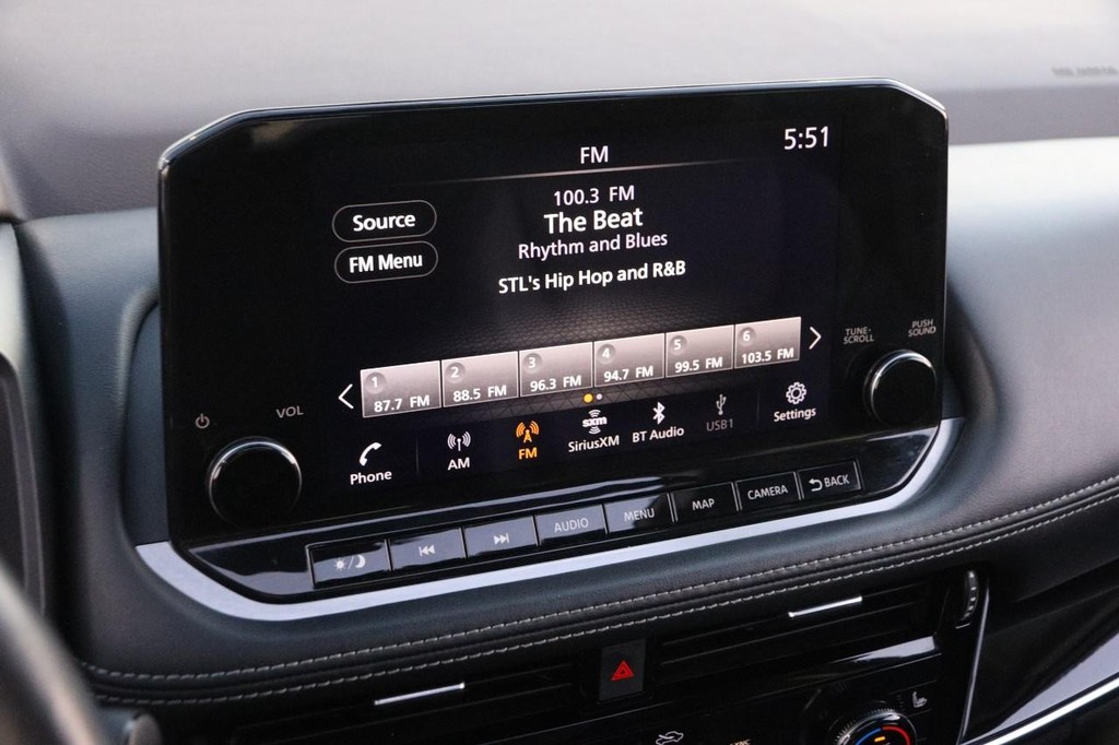 Nissan Rogue Vehicle Image 18