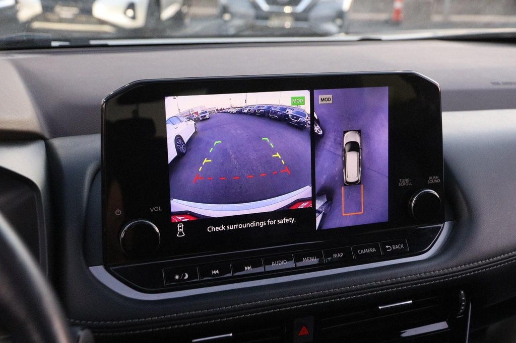 Nissan Rogue Vehicle Image 19