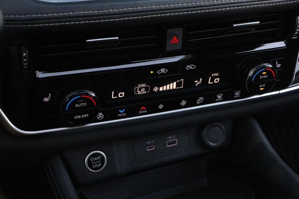 Nissan Rogue Vehicle Image 20