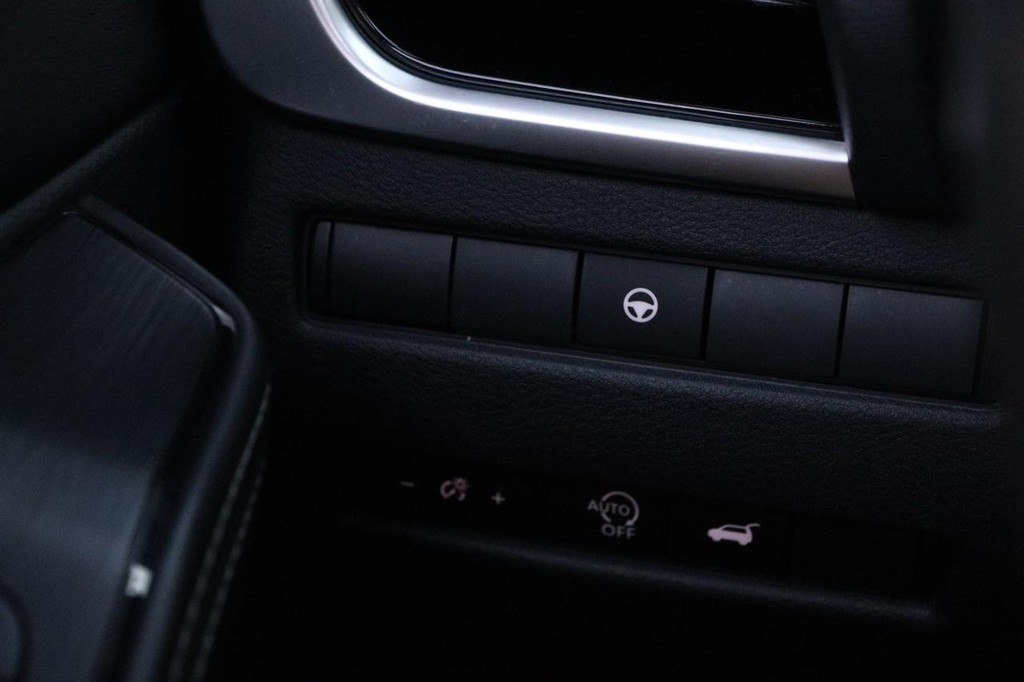 Nissan Rogue Vehicle Image 22