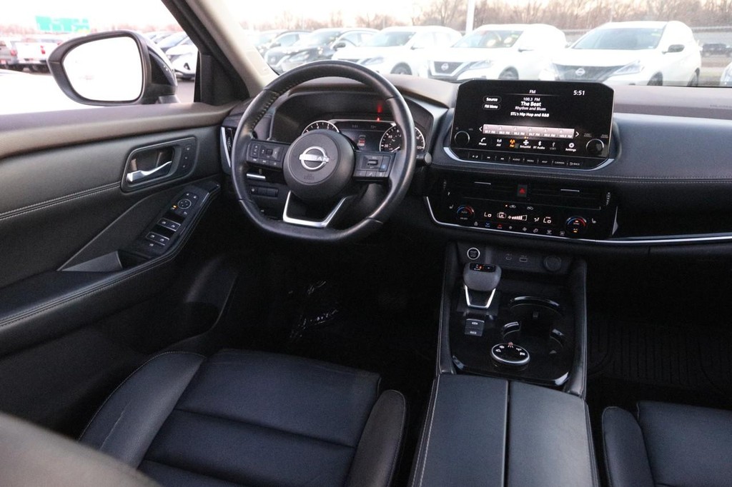 Nissan Rogue Vehicle Image 24