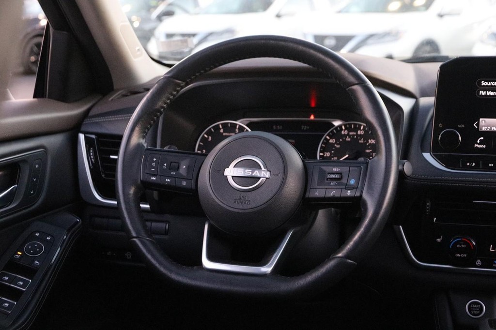 Nissan Rogue Vehicle Image 25